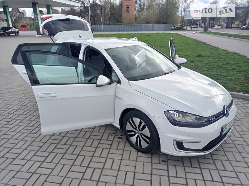 Хетчбек Volkswagen e-Golf 2014 в Житомирі