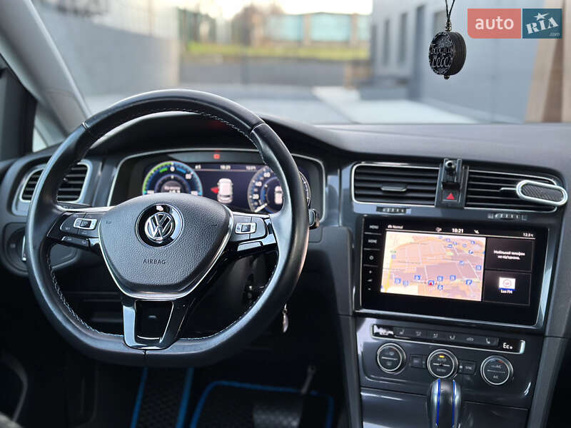 Хэтчбек Volkswagen e-Golf 2018 в Луцке