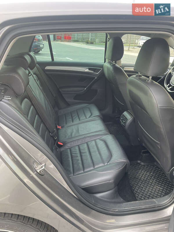 Хэтчбек Volkswagen e-Golf 2016 в Киеве фото 10 Хэтчбек Volkswagen e-Golf 2016 в Киеве