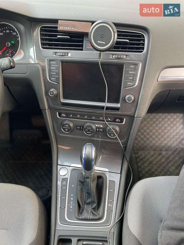 Хэтчбек Volkswagen e-Golf 2015 в Львове