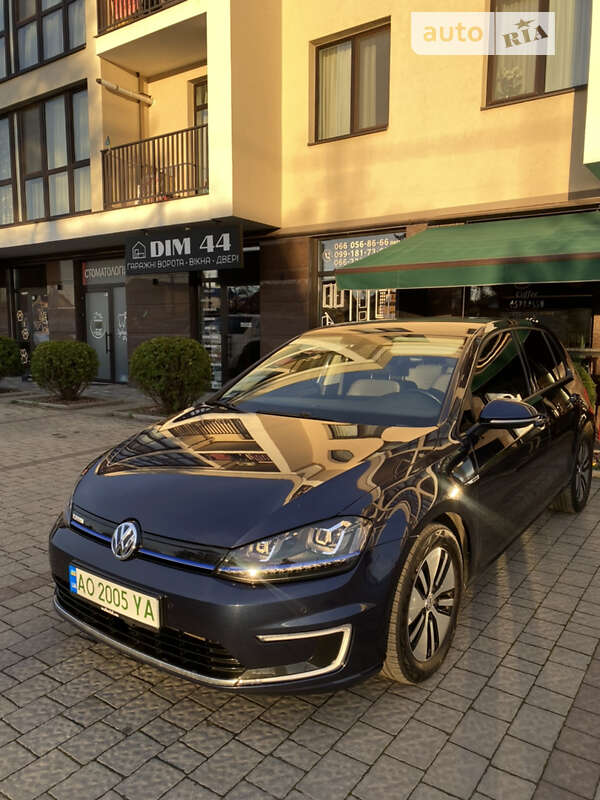 Хэтчбек Volkswagen e-Golf 2014 в Ужгороде