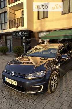 Хэтчбек Volkswagen e-Golf 2014 в Ужгороде