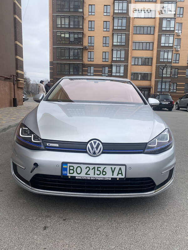 Хетчбек Volkswagen e-Golf 2015 в Чернігові