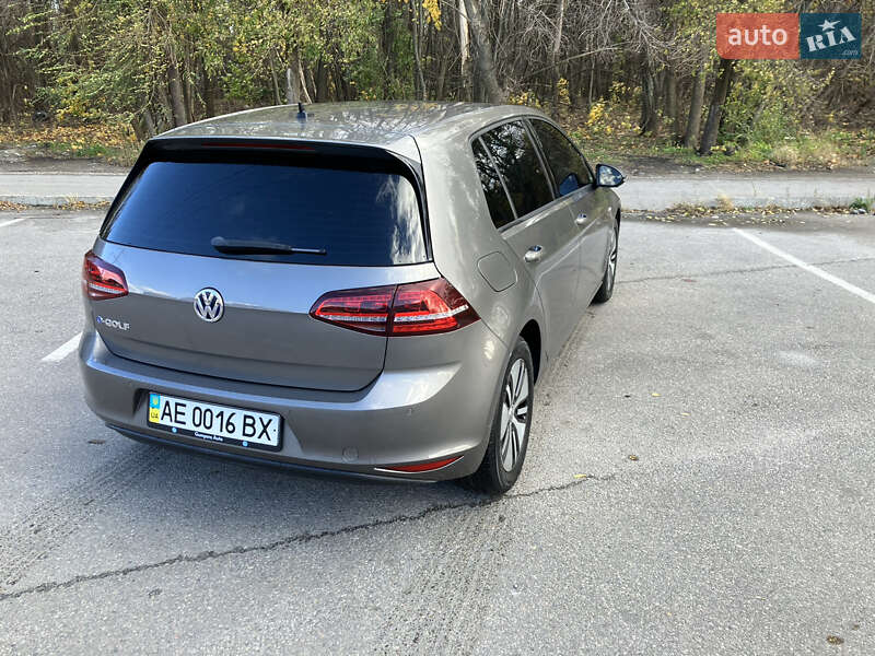 Хетчбек Volkswagen e-Golf 2015 в Дніпрі