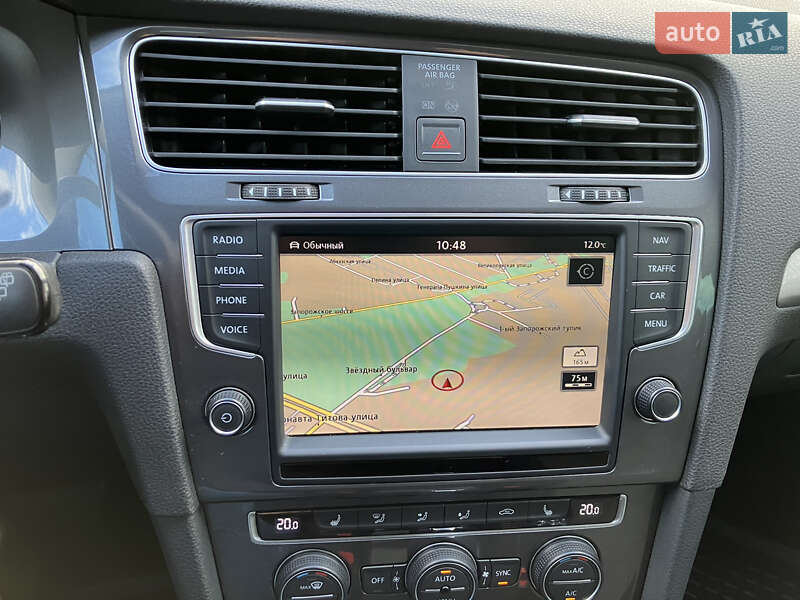 Хетчбек Volkswagen e-Golf 2015 в Дніпрі