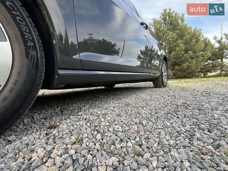 Хетчбек Volkswagen e-Golf 2020 в Дніпрі