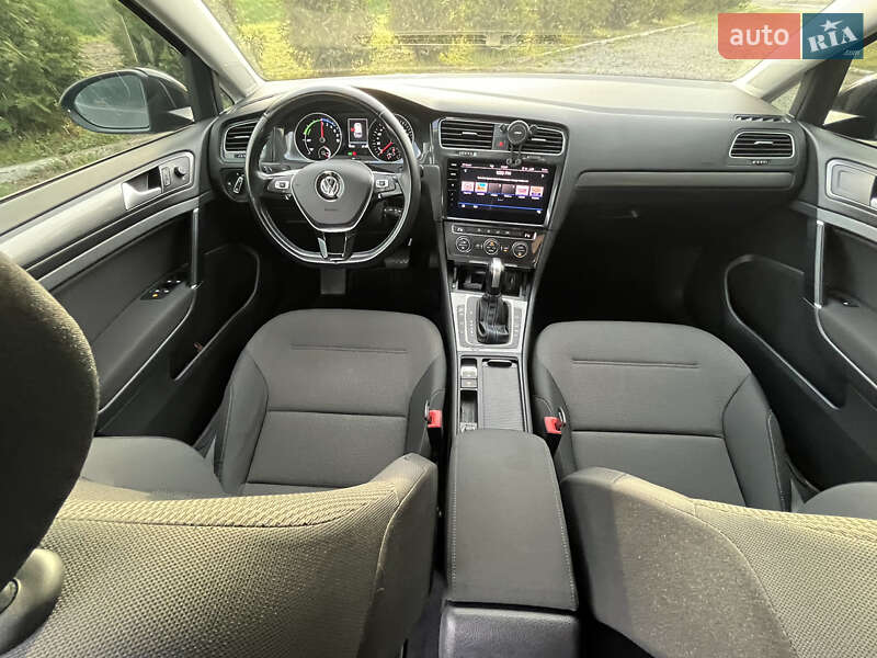 Хетчбек Volkswagen e-Golf 2020 в Дніпрі