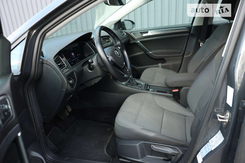 Хетчбек Volkswagen e-Golf 2019 в Житомирі