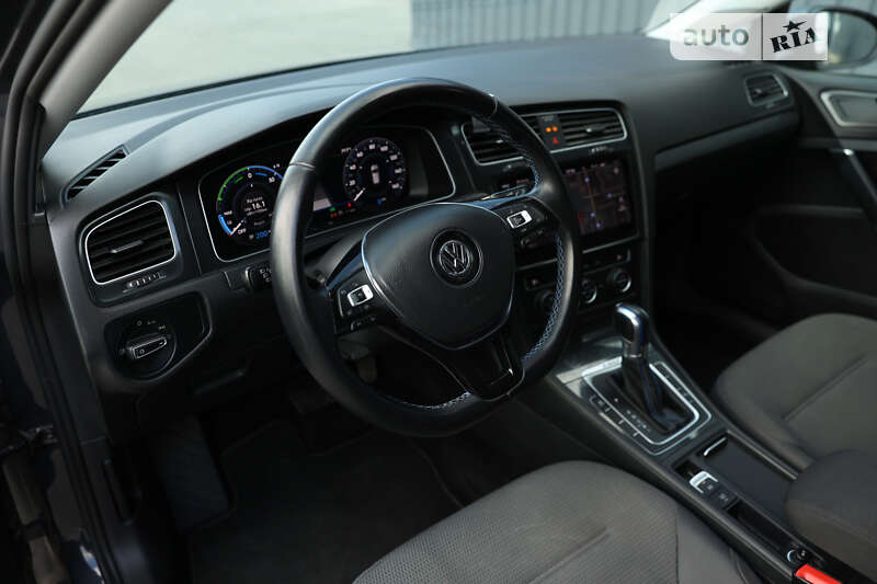 Хетчбек Volkswagen e-Golf 2019 в Житомирі