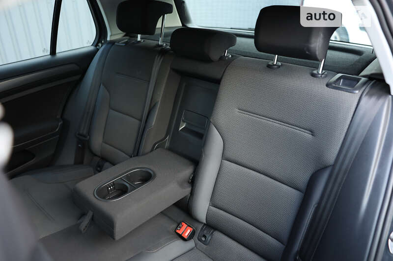 Хетчбек Volkswagen e-Golf 2019 в Житомирі
