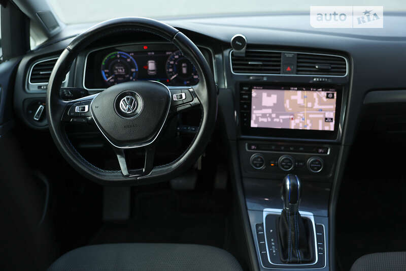 Хетчбек Volkswagen e-Golf 2019 в Житомирі