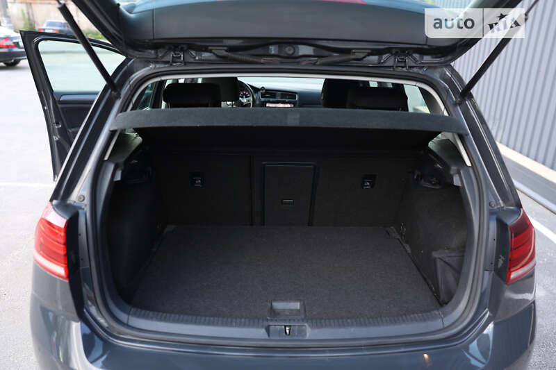 Хетчбек Volkswagen e-Golf 2019 в Житомирі