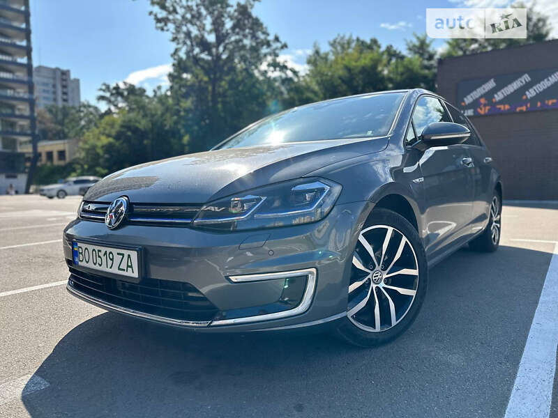 Хэтчбек Volkswagen e-Golf 2018 в Вишневом