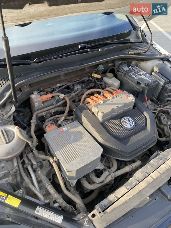 Хэтчбек Volkswagen e-Golf 2014 в Днепре