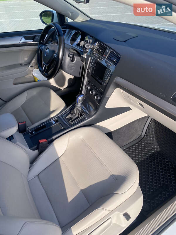 Хэтчбек Volkswagen e-Golf 2014 в Днепре