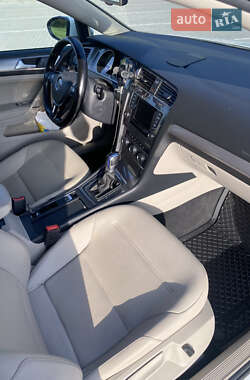 Хетчбек Volkswagen e-Golf 2014 в 