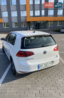 Хетчбек Volkswagen e-Golf 2014 в 