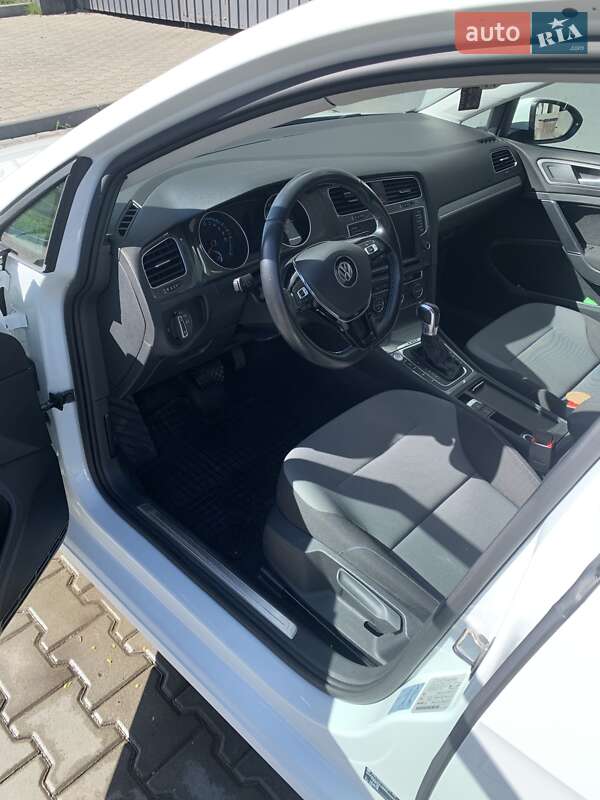 Хетчбек Volkswagen e-Golf 2014 в Полтаві