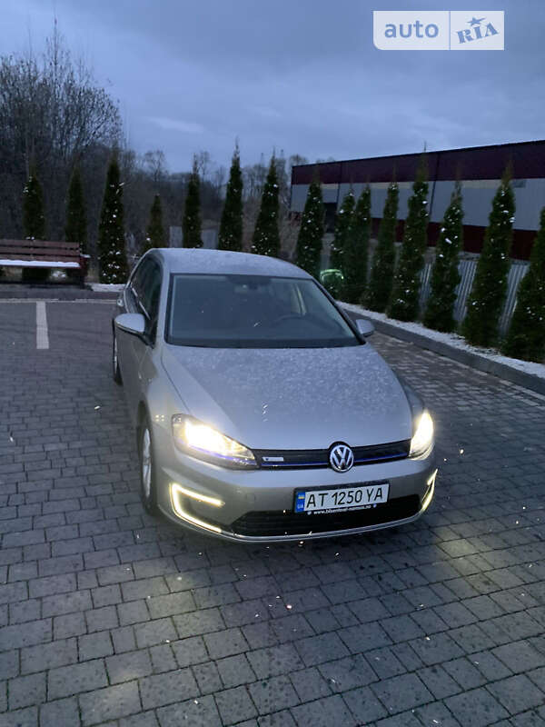 Хэтчбек Volkswagen e-Golf 2015 в Надворной
