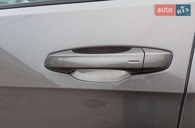 Хэтчбек Volkswagen e-Golf 2015 в 