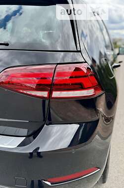 Хэтчбек Volkswagen e-Golf 2019 в 