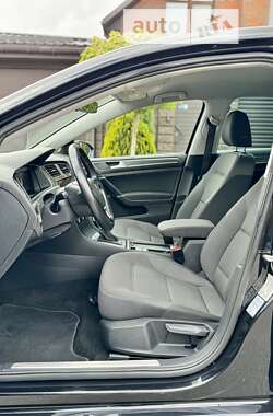 Хэтчбек Volkswagen e-Golf 2019 в 