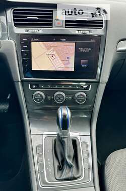 Хэтчбек Volkswagen e-Golf 2019 в 