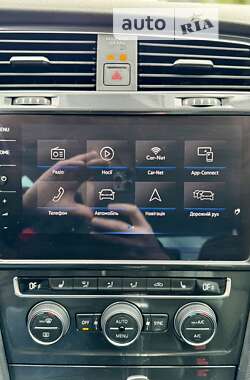 Хэтчбек Volkswagen e-Golf 2019 в 