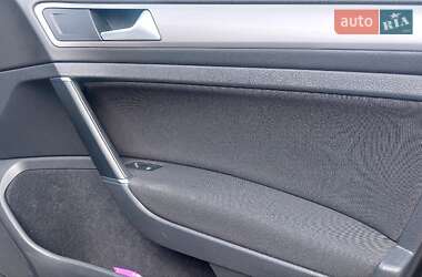 Хэтчбек Volkswagen e-Golf 2016 в 