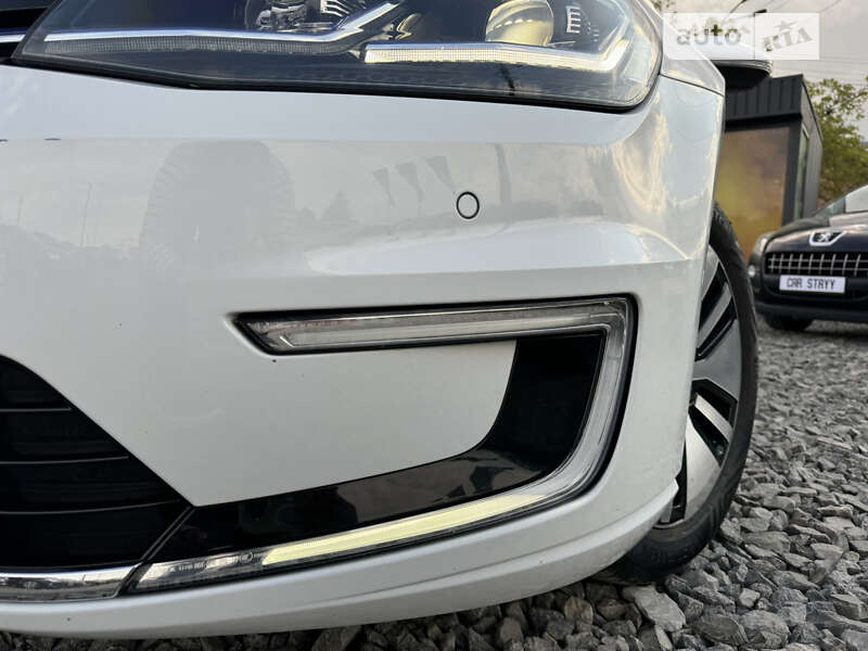 Хэтчбек Volkswagen e-Golf 2018 в Стрые