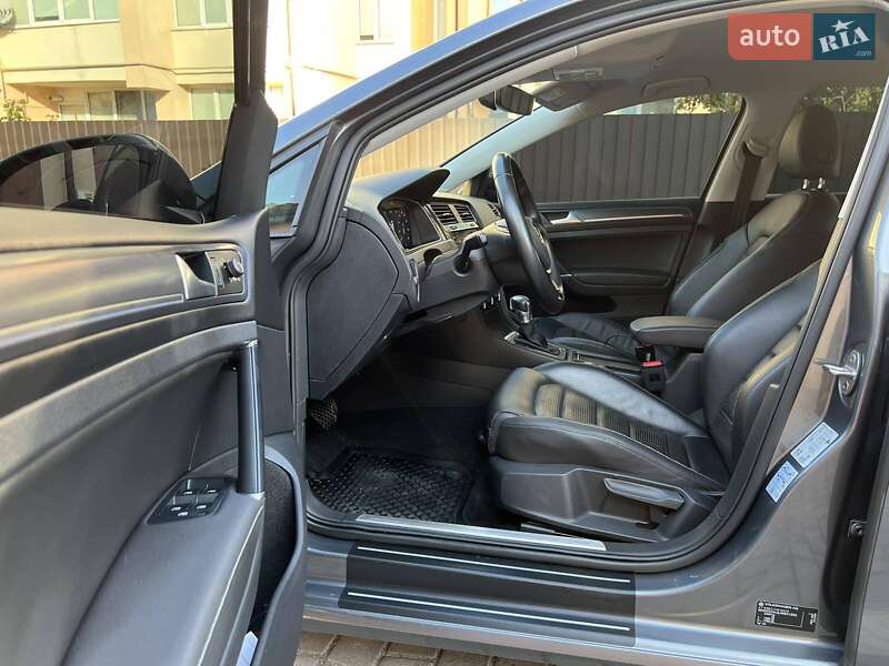 Хэтчбек Volkswagen e-Golf 2017 в Каменец-Подольском