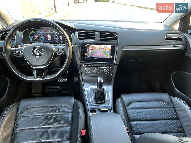 Хэтчбек Volkswagen e-Golf 2017 в Каменец-Подольском