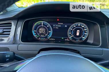 Хэтчбек Volkswagen e-Golf 2018 в 