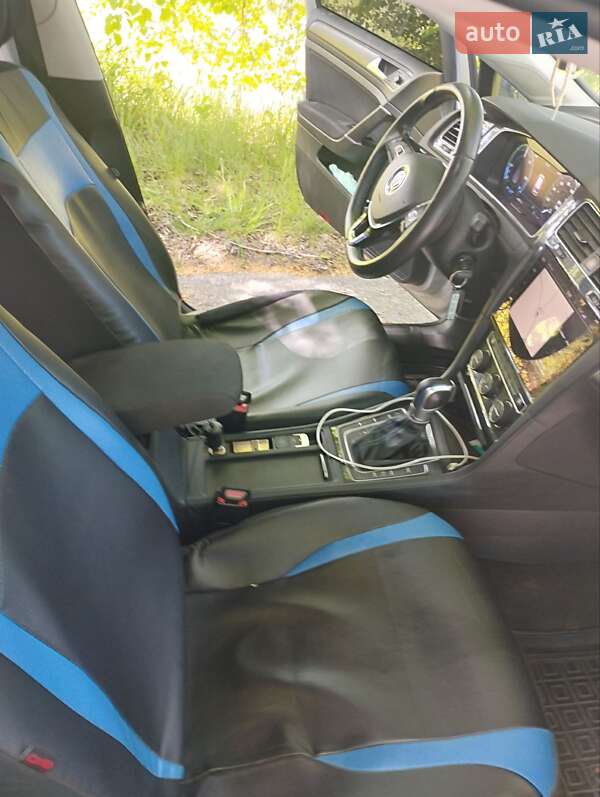 Хетчбек Volkswagen e-Golf 2019 в Бару