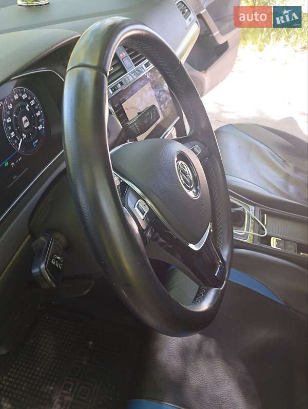 Хетчбек Volkswagen e-Golf 2019 в Бару