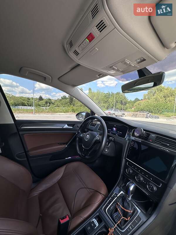 Хэтчбек Volkswagen e-Golf 2018 в Мукачево