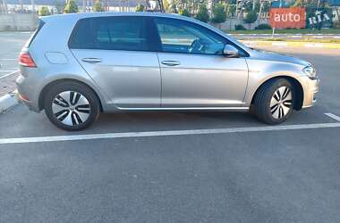 Хэтчбек Volkswagen e-Golf 2017 в 