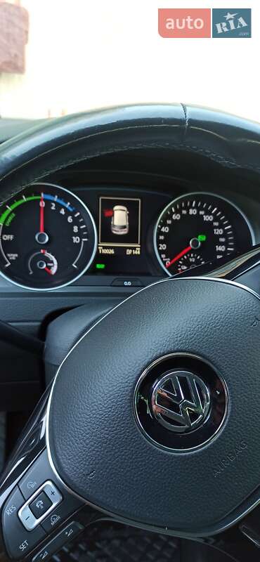 Хетчбек Volkswagen e-Golf 2016 в Чернівцях