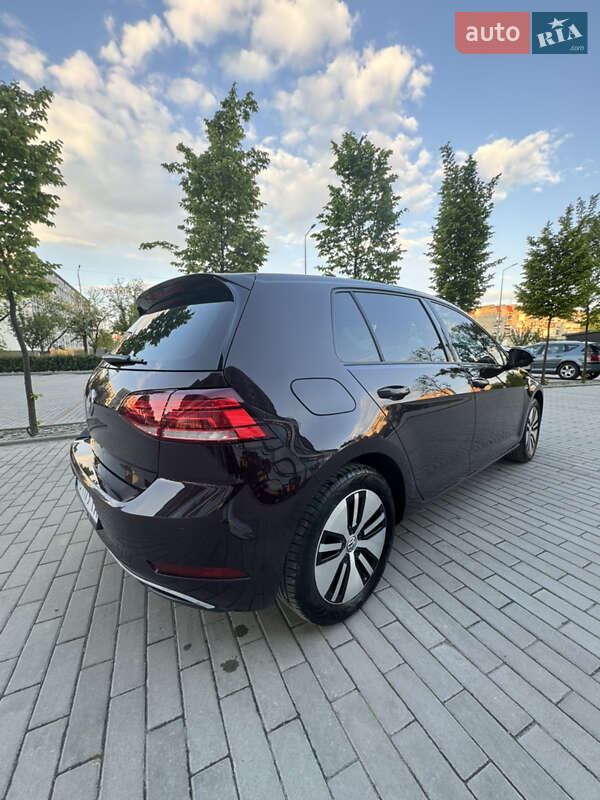 Хэтчбек Volkswagen e-Golf 2017 в Ужгороде
