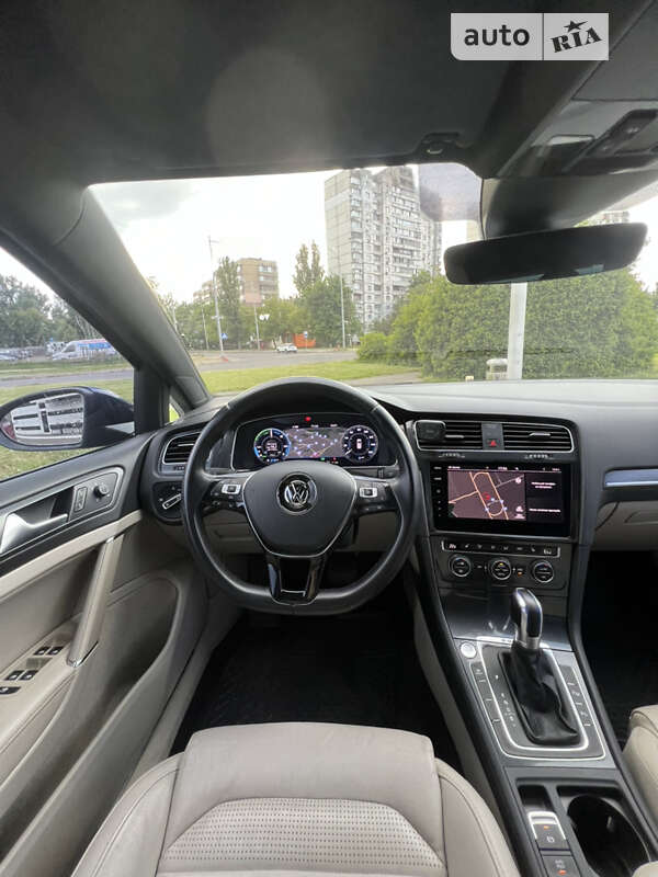 Хетчбек Volkswagen e-Golf 2018 в Києві