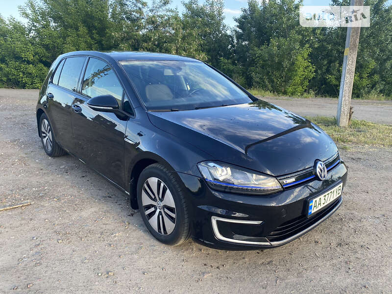 Хэтчбек Volkswagen e-Golf 2015 в Киеве