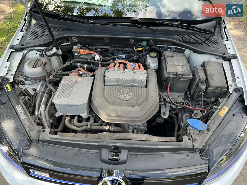 Хетчбек Volkswagen e-Golf 2015 в Києві