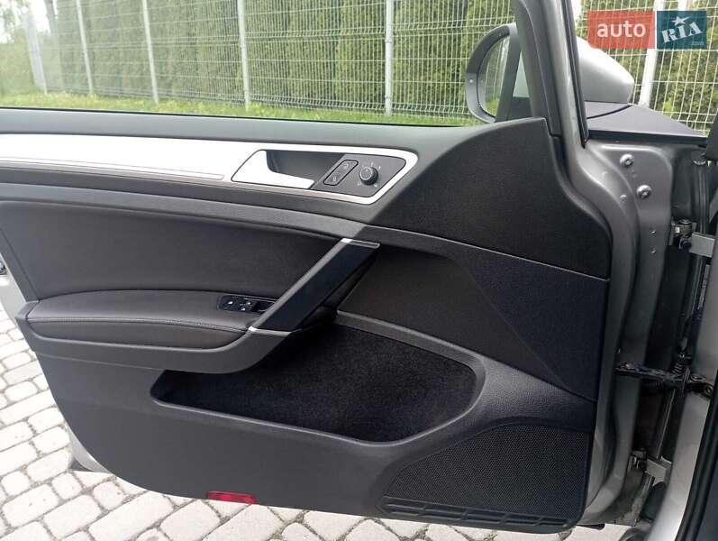 Хэтчбек Volkswagen e-Golf 2016 в Николаеве