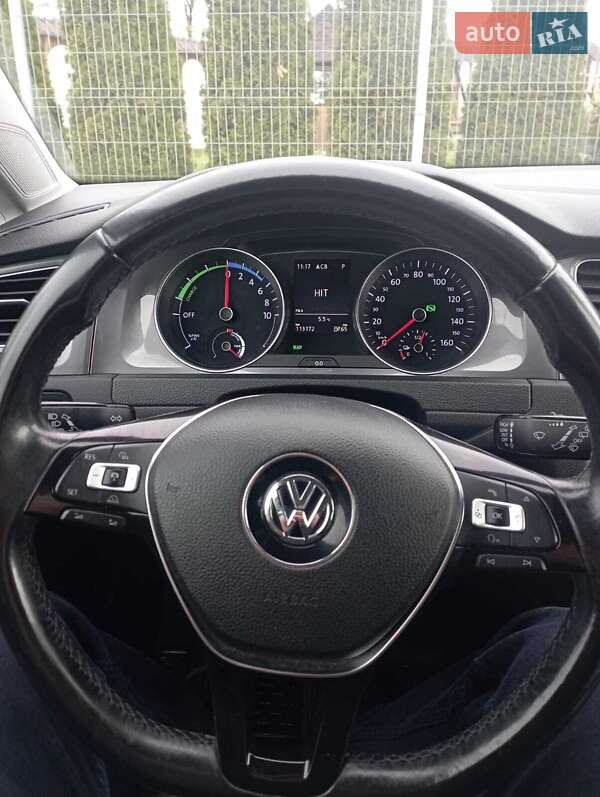 Хэтчбек Volkswagen e-Golf 2016 в Николаеве