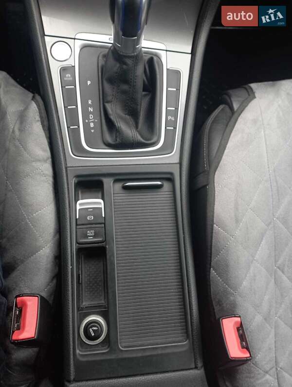 Хэтчбек Volkswagen e-Golf 2016 в Николаеве