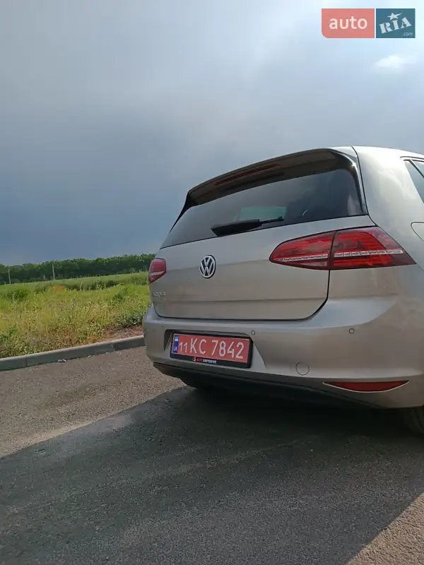 Volkswagen e-Golf 2015