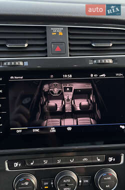 Хетчбек Volkswagen e-Golf 2020 в 