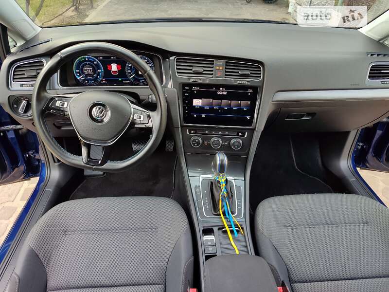 Хэтчбек Volkswagen e-Golf 2017 в Мукачево