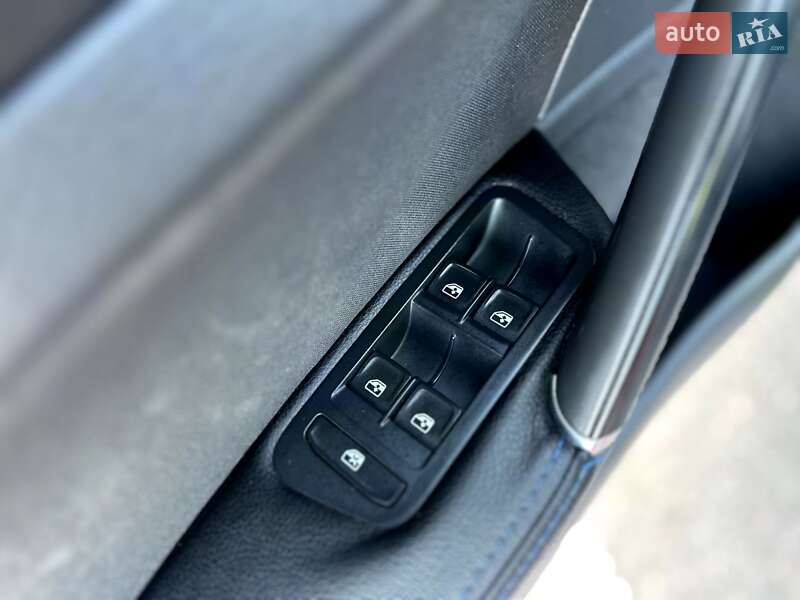 Хетчбек Volkswagen e-Golf 2016 в Кривому Розі фото 31 Хетчбек Volkswagen e-Golf 2016 в Кривому Розі