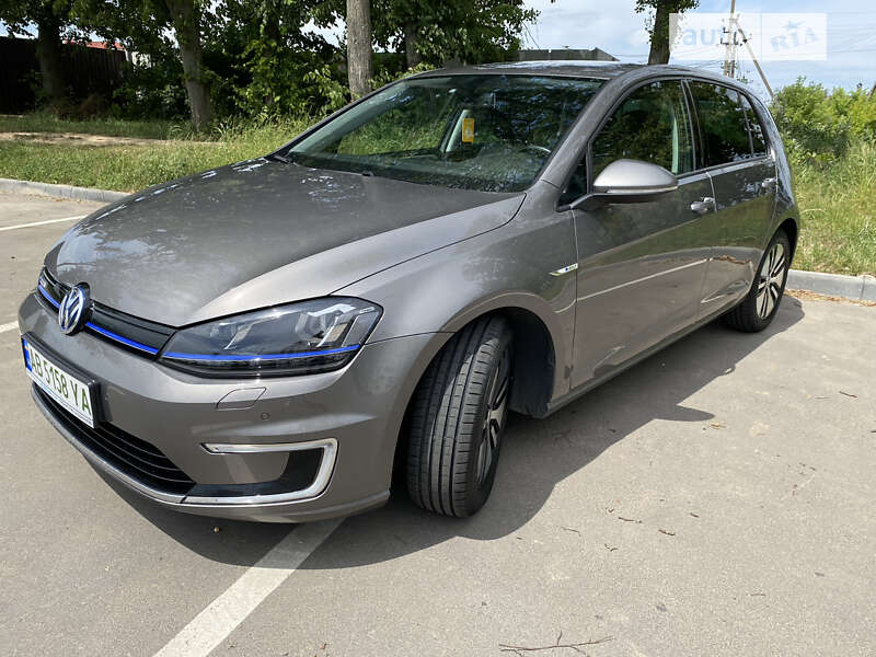 Volkswagen e-Golf 2015